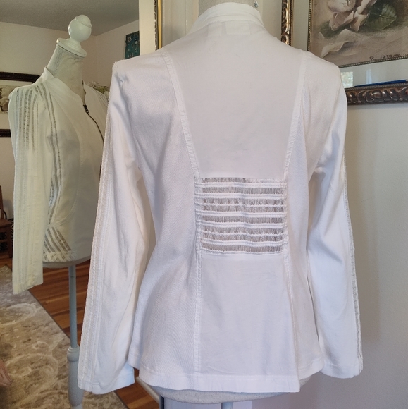 Chico's Zenergy white zip light weight jacket - Picture 2 of 9